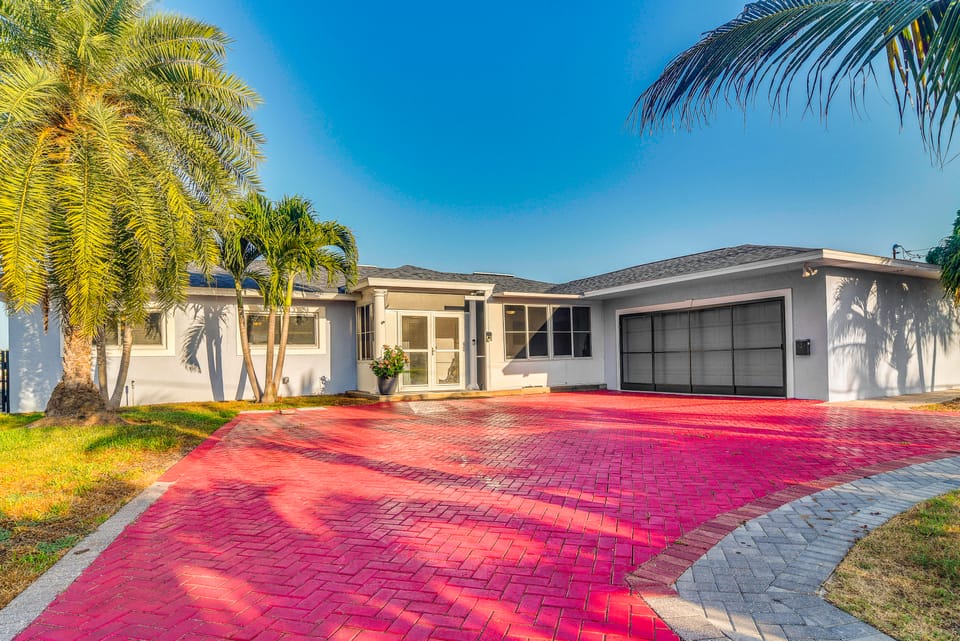 Bayfront St Petersburg Home w/ Hot Tub & Dock! House in Gulfport