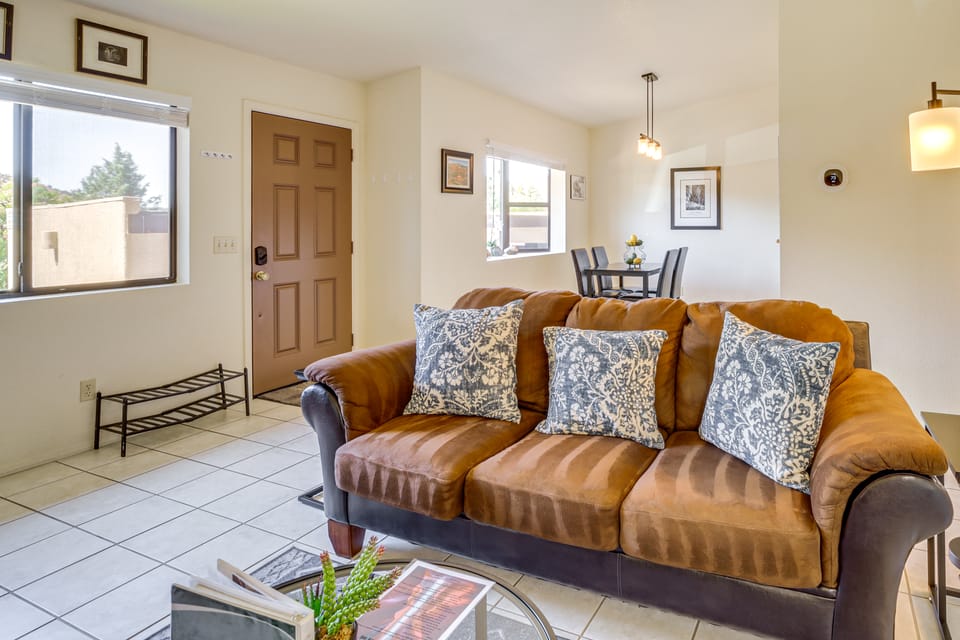 Sedona Condo on Golf Course w/ Pool Access! Apartment in Village of Oak Creek