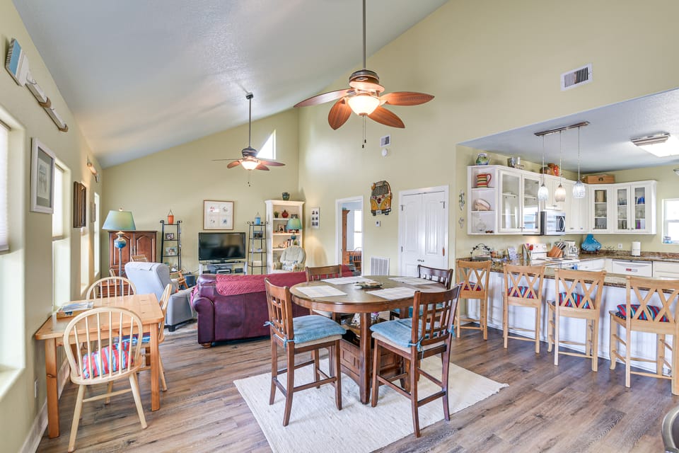 Steps to Crystal Beach! Family & Pet-Friendly Home House in Bolivar Peninsula
