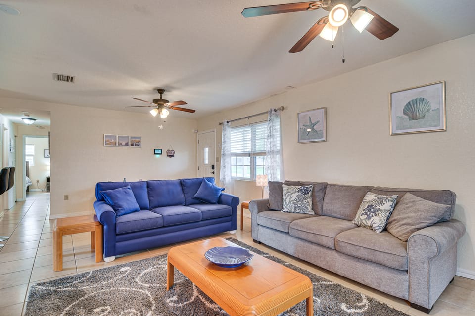 6 Mi to Beaches! Seminole Home w/ Furnished Patio House in Seminole