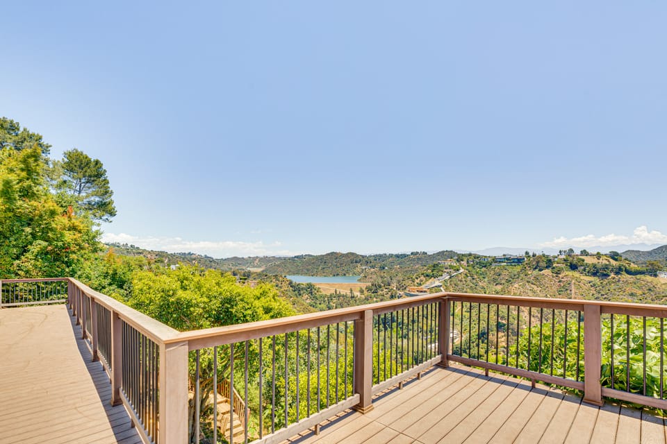 Private Pool, Mtn & Lake View! Los Angeles Home House in Bel Air