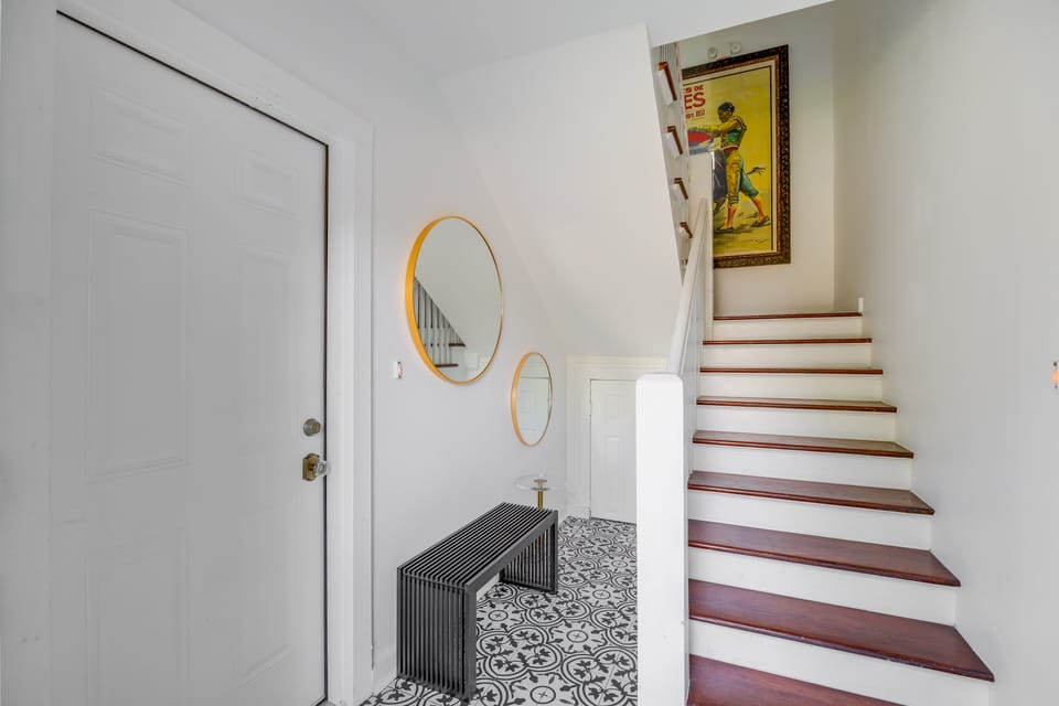 Renovated, Pet-Friendly: Apt 8 Mi to NRG Stadium Apartment in Houston