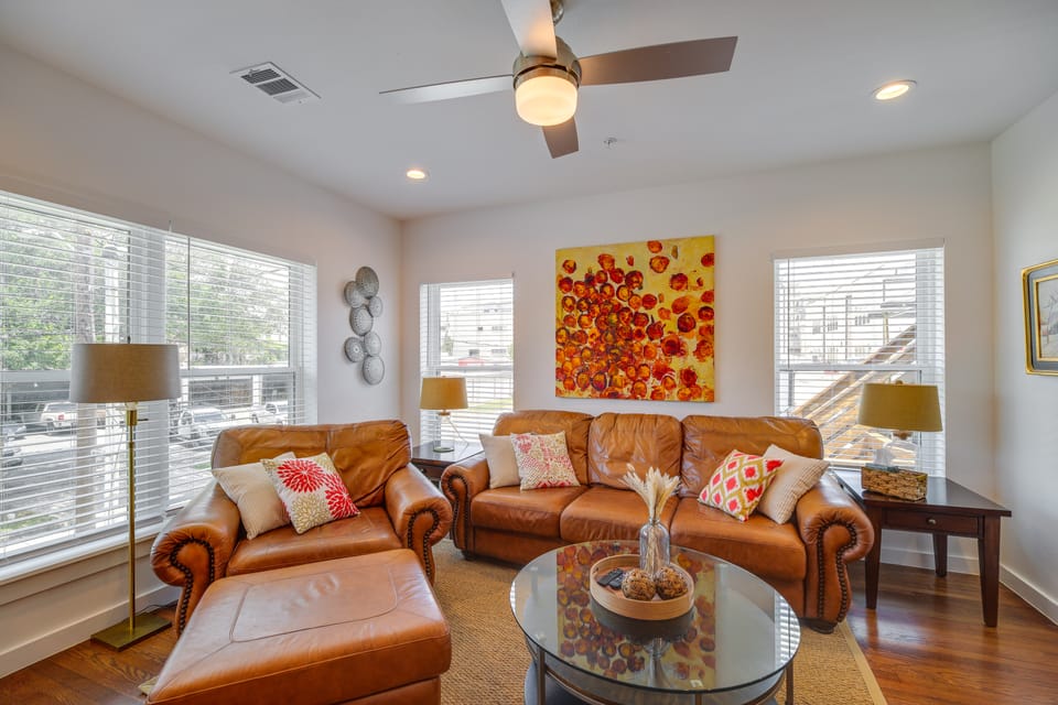 Renovated, Pet-Friendly: Apt 8 Mi to NRG Stadium Apartment in Houston