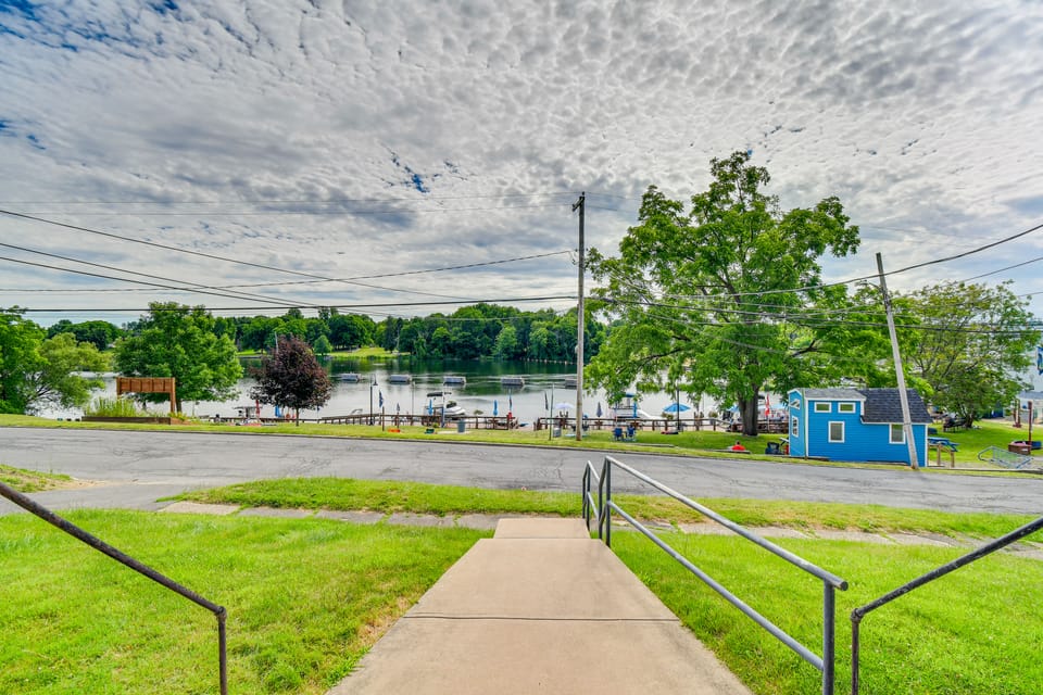 8 Mi to Micron Technology! River-View Apt Apartment in New York