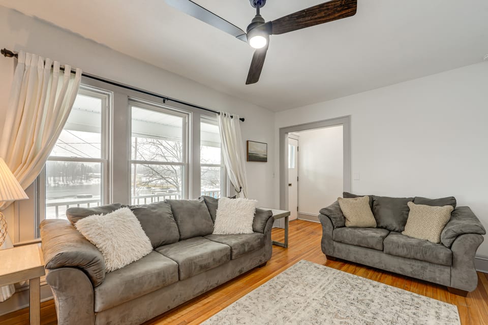 8 Mi to Micron Technology! River-View Apt Apartment in New York