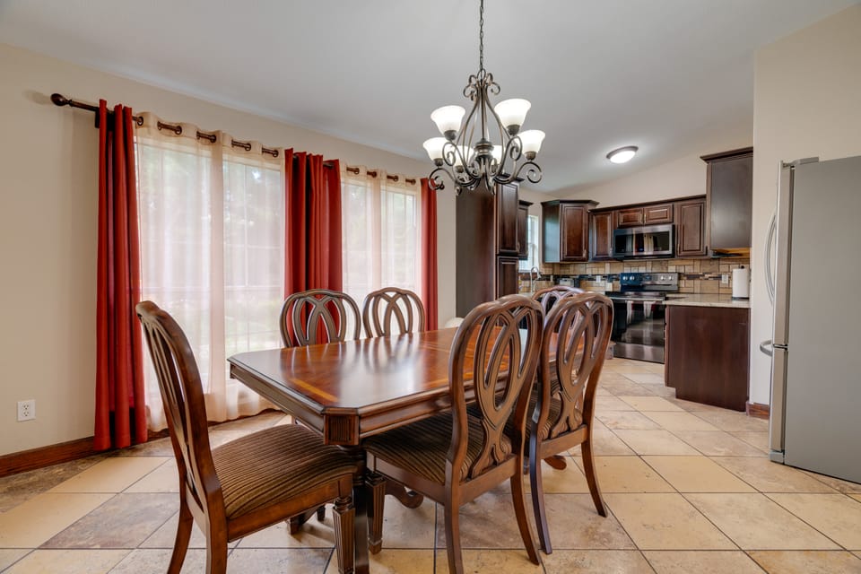 6 Mi to Dtwn: Austin Home w/ 2 Patios & Grill House in Austin