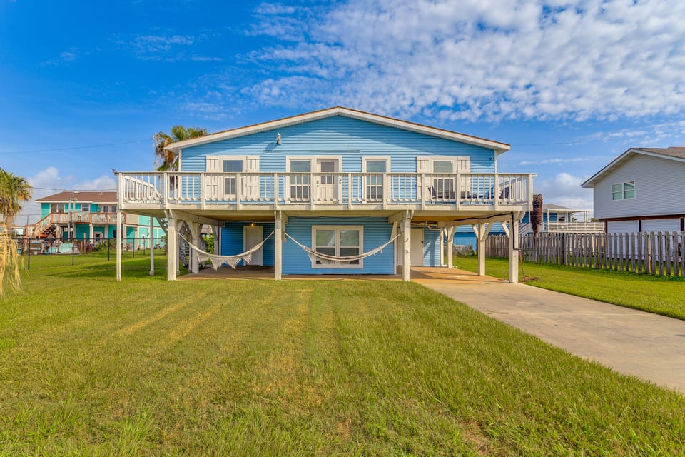 Walk to Beach & State Park: Texas Gulf Coast Home House in Jamaica Beach