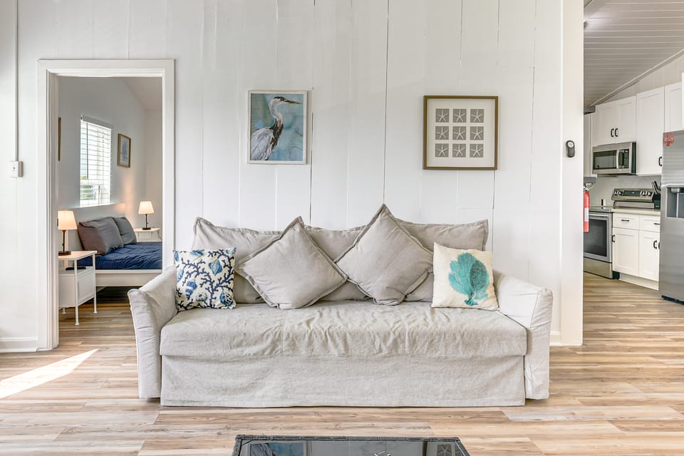 Walk to Beach & State Park: Texas Gulf Coast Home House in Jamaica Beach