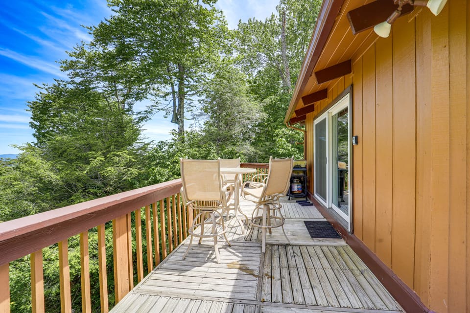 Ski, Hike! Family-Friendly Beech Mtn Cabin w/ Deck House in Beech Mountain