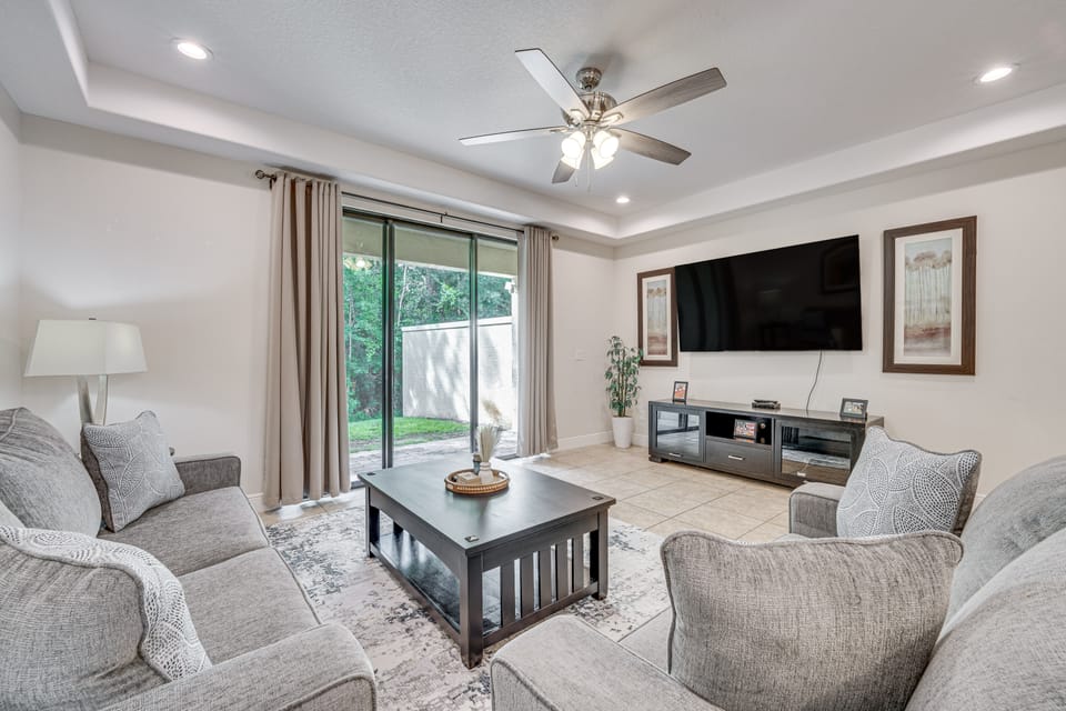 7 Mi to Disney: Davenport Townhome w/ Patio & Pool Apartment in Four Corners