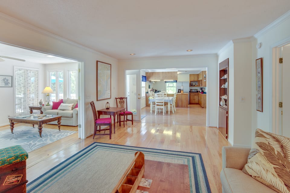 Near Edisto Beach State Park: Home w/ Lanais! House in Edisto Island