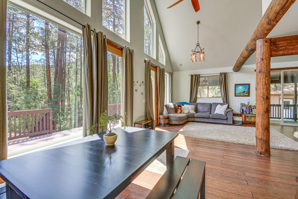 6 Mi to Mt Union: Peaceful Cabin w/ Deck House in Arizona