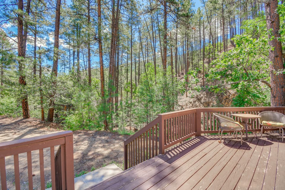 6 Mi to Mt Union: Peaceful Cabin w/ Deck House in Arizona