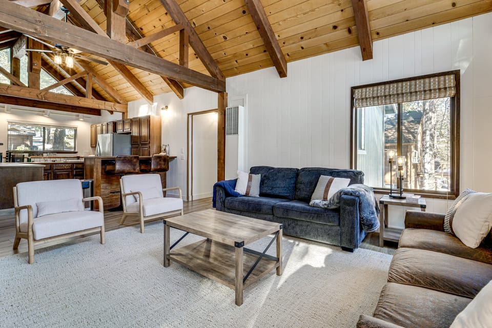 Ski, Fish & Hike: Truckee Gem 4 Mi to Donner Lake! House in Truckee