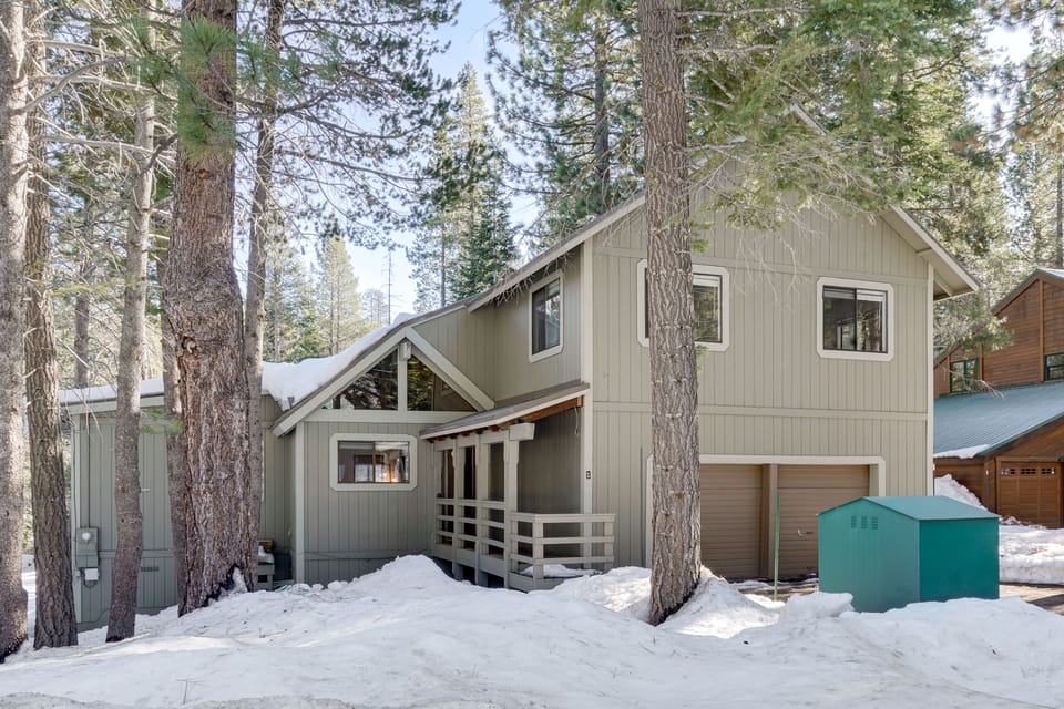 Ski, Fish & Hike: Truckee Gem 4 Mi to Donner Lake! House in Truckee