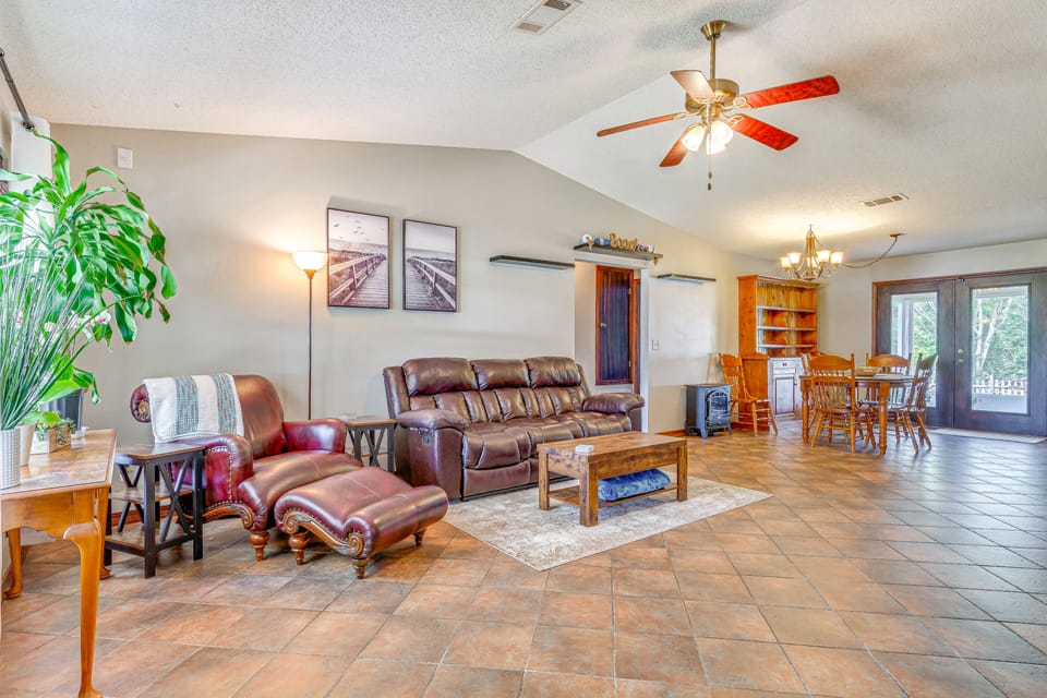5 Mi to Navarre Beach: Home w/ Game Room & Yard House in Alabama