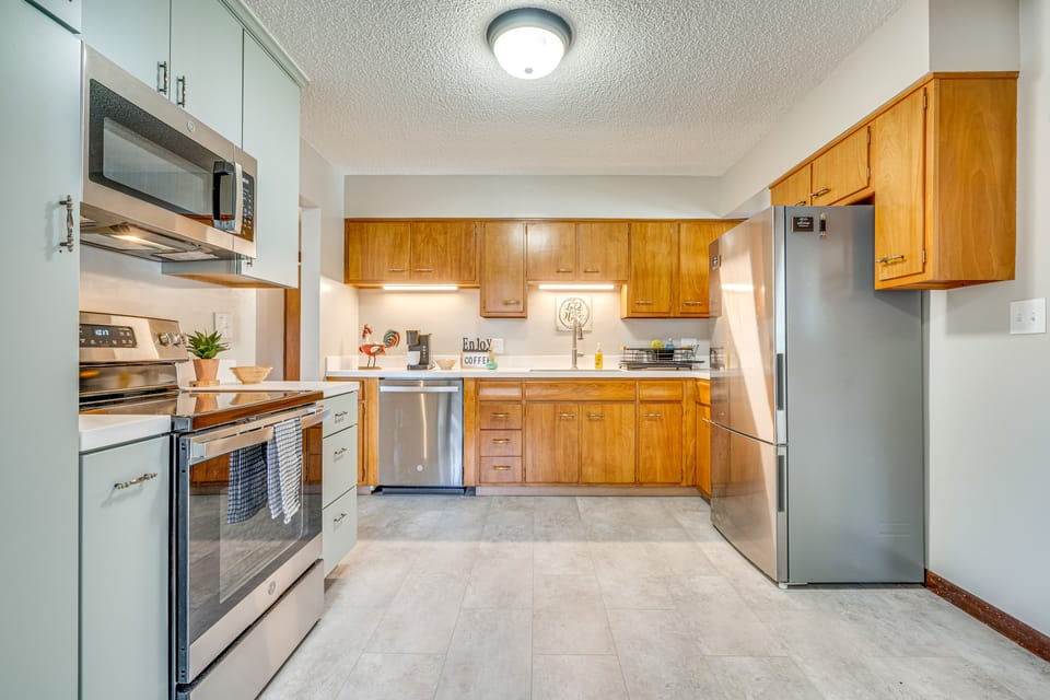 7 Mi to Downtown Columbus: Family Getaway w/ Yard House in Ohio