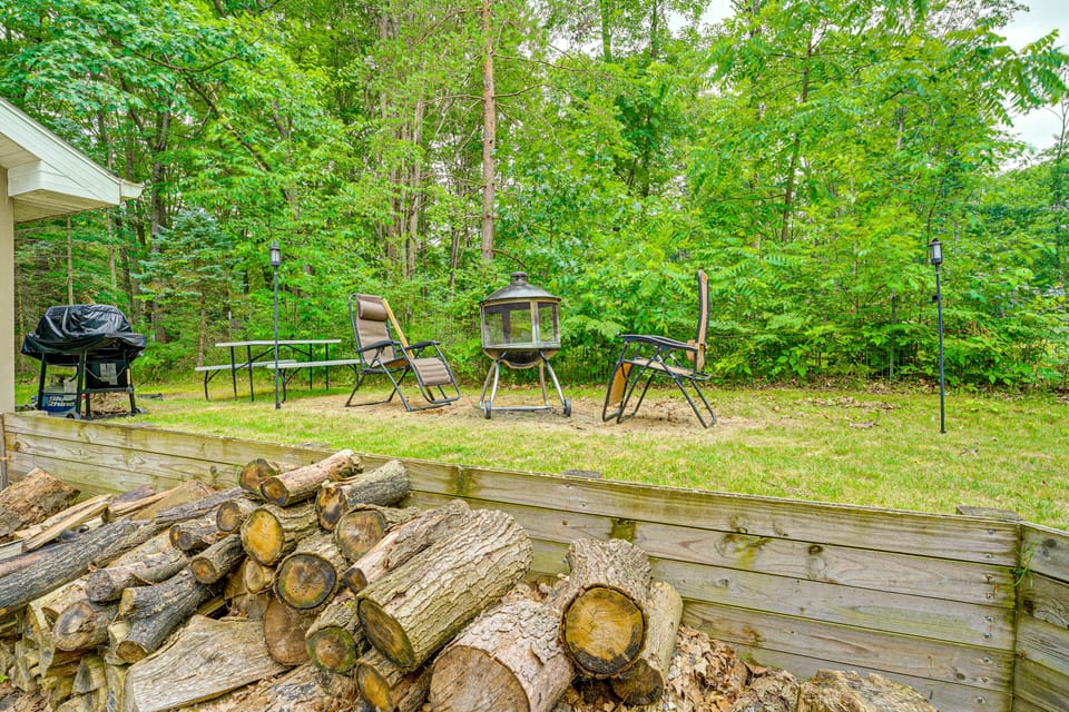 2 MI to the Lake: Mecosta Getaway with Fire Pit! House in Michigan