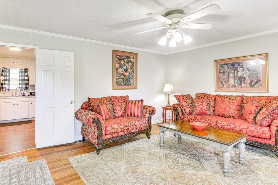 Backyard & Covered Porch! Cozy Mullins Retreat House in South Carolina