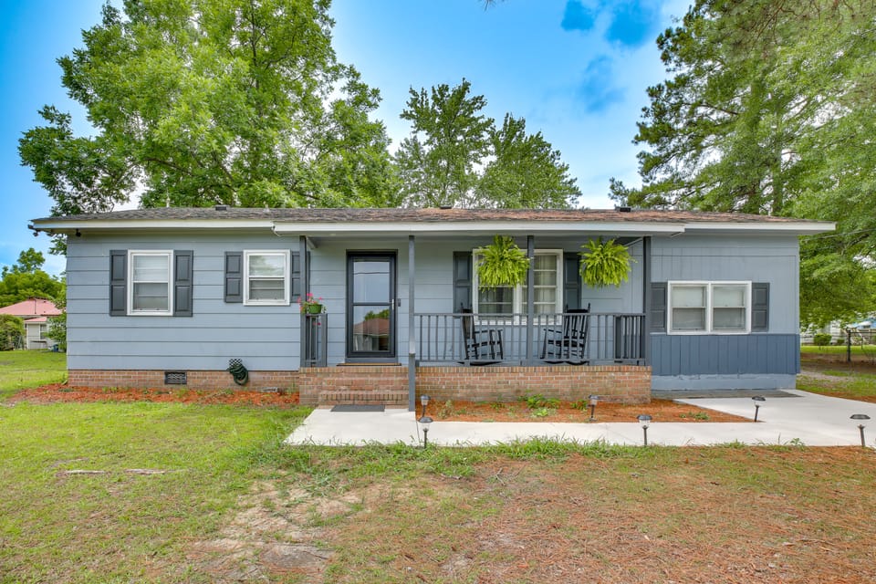 Backyard & Covered Porch! Cozy Mullins Retreat House in South Carolina