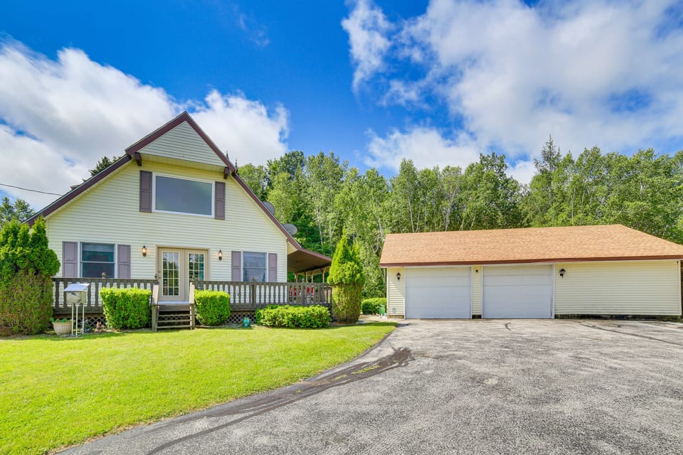 Germfask Home w/ Fire Pit, Grill & Yard Games! House in Michigan