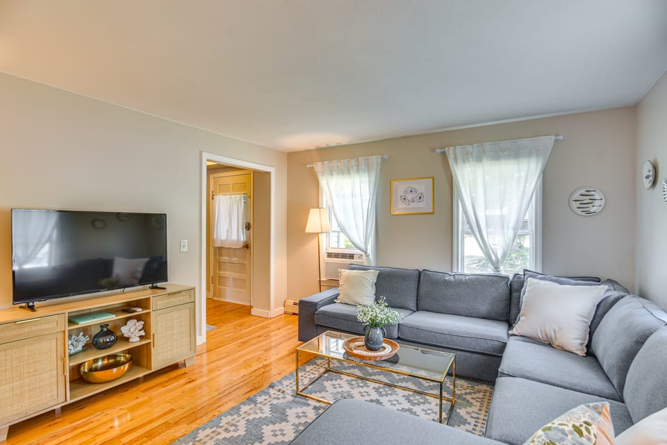 Wakefield Escape: Walk to Downtown & Near Beaches! Apartment in Wakefield