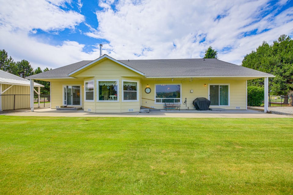 Moyie Springs Home w/ Views, Near Kootenai River! House in Idaho