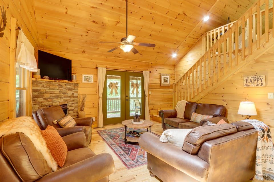 Secluded Cabin: Hot Tub & 10 Mi to Blue Ridge House in Georgia