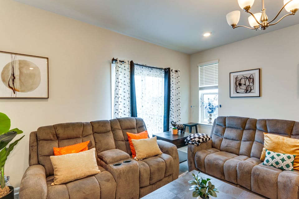 Frederick Townhome w/ Balcony, Close to Parks! Apartment in Frederick