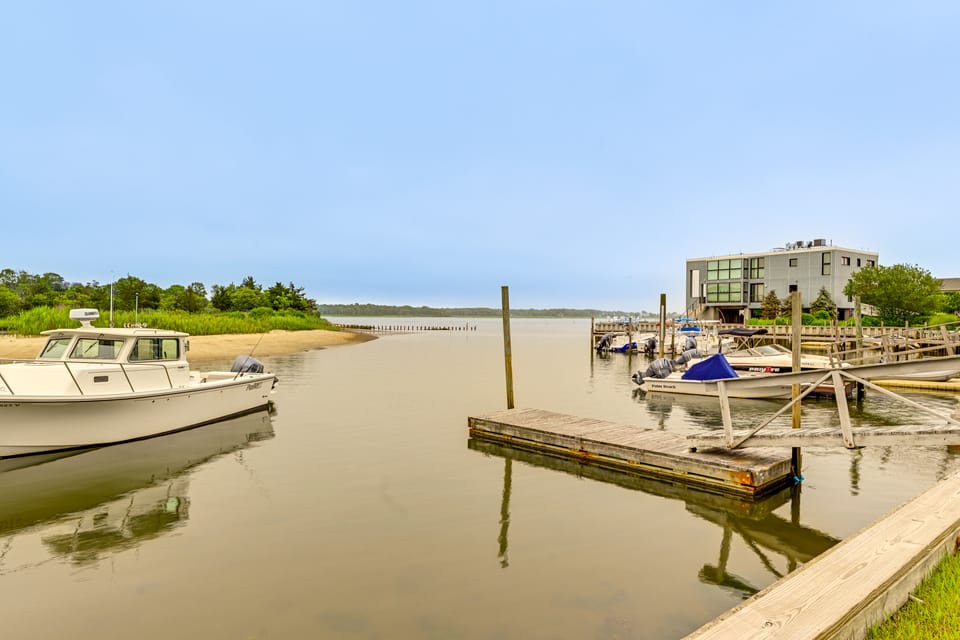 Bayfront East Quogue Retreat w/ Private Boat Dock House in Quogue