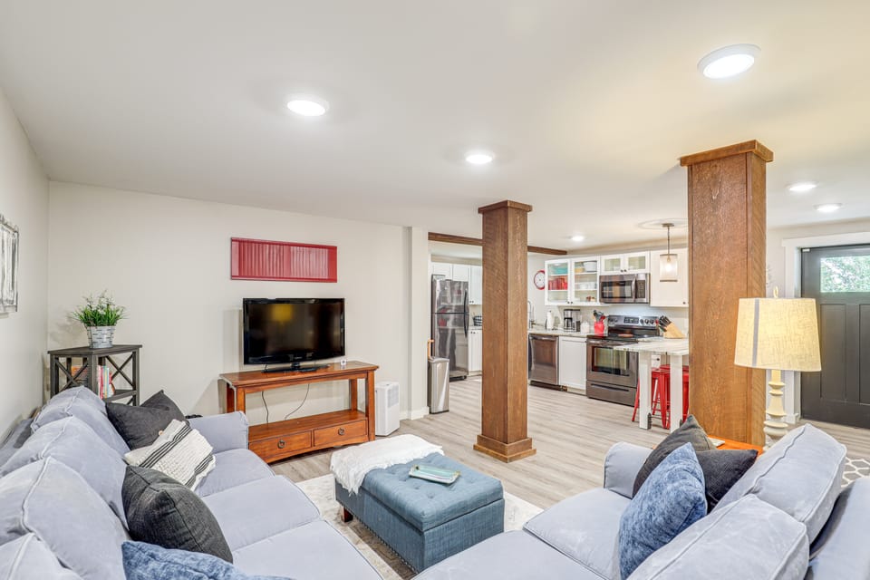 Walk to Downtown Weaverville: Quiet Apartment Apartment in Weaverville