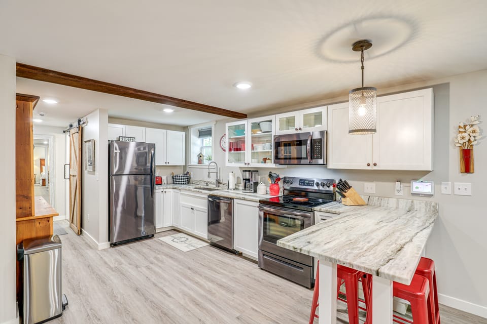 Walk to Downtown Weaverville: Quiet Apartment Apartment in Weaverville