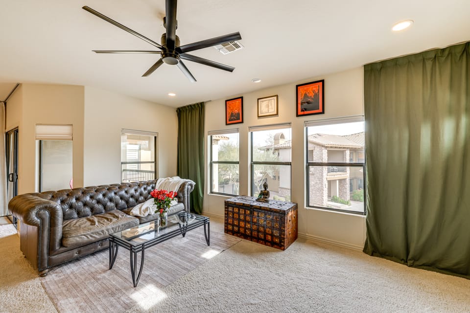 ~ 1 Mi to Desert Ridge Marketplace: Phoenix Condo! Apartment in Desert Ridge