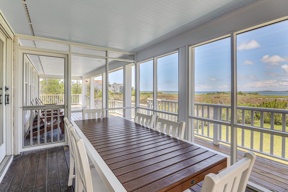 Waterfront Home w/ Screened Porch & Sunsets House in Harkers Island