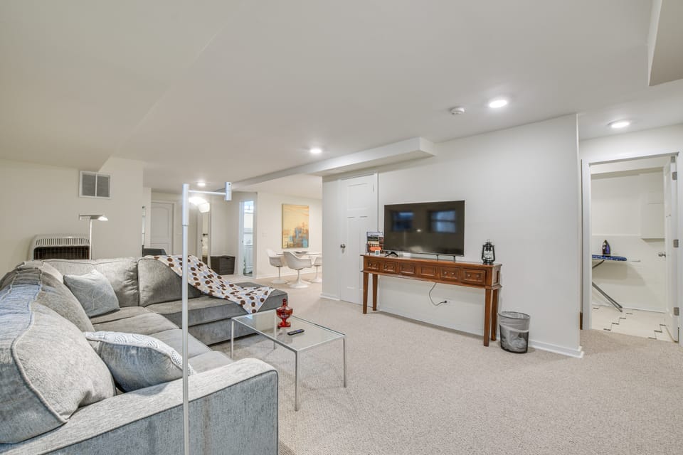 Walk to Lake Michigan: Chicago Apt w/ Yard Apartment in Chicago