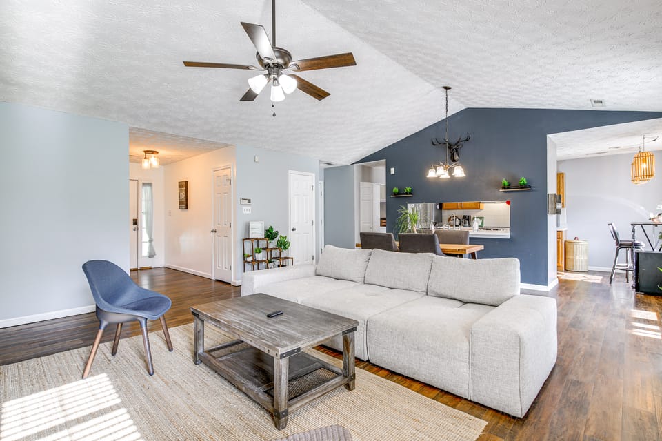 Knoxville Home w/ Sunroom ~ 9 Mi to Downtown! House in Knoxville