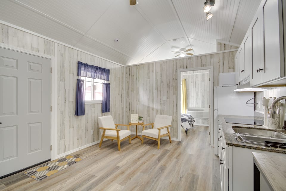 Picayune Tiny Home Rental ~ 11 Mi to Space Center! House in Mississippi
