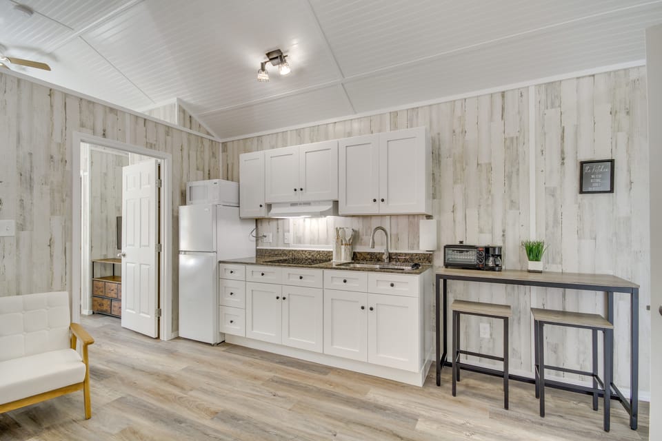 Picayune Tiny Home Rental ~ 11 Mi to Space Center! House in Mississippi