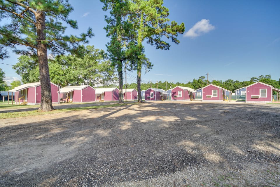 Picayune Tiny Home Rental ~ 11 Mi to Space Center! House in Mississippi