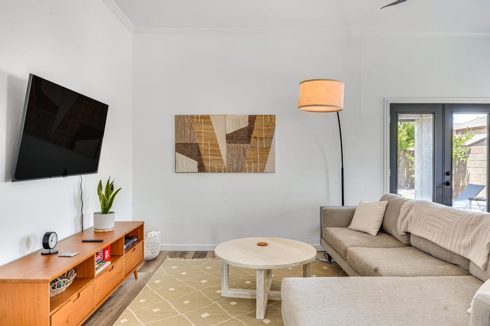 Heated Pool, Furnished Patio! Gilbert Getaway House in Gilbert