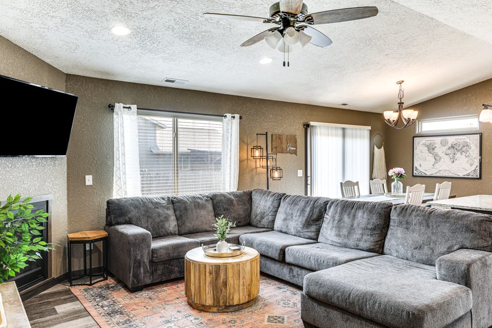 Modern Rapid City Duplex w/ Yard: 5 Mi to Downtown Apartment in Rapid City