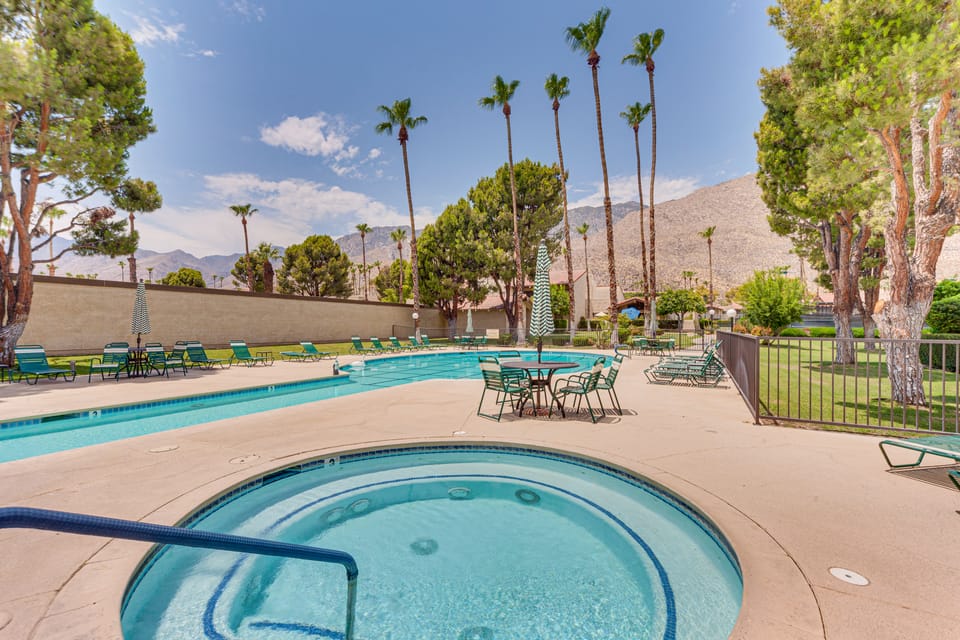Resort-Style Pools: Vibrant Condo in Palm Springs Apartment in Palm Springs