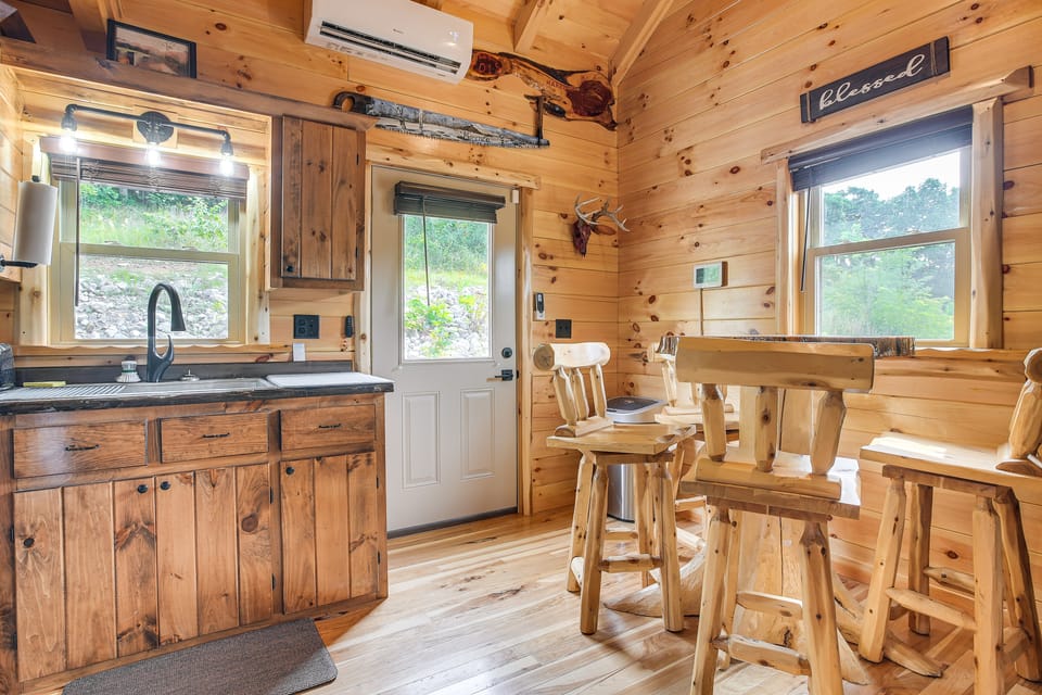 Hike & Fish! Cabin Near Hocking Hills State Park House in Ohio