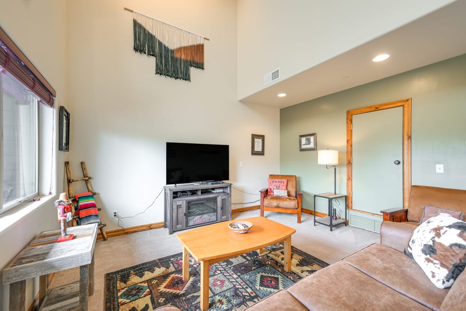 4 Mi to Dtwn Pagosa Springs: Condo w/ Balcony! Apartment in Pagosa Springs