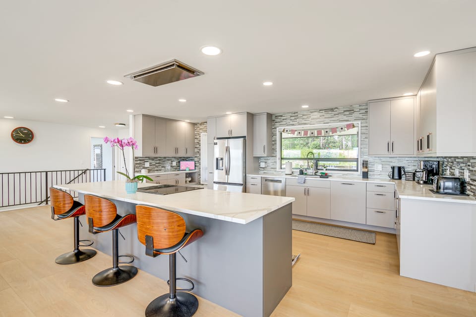 Spacious Camano Home w/ Hot Tub & Water Views! House in Camano Island