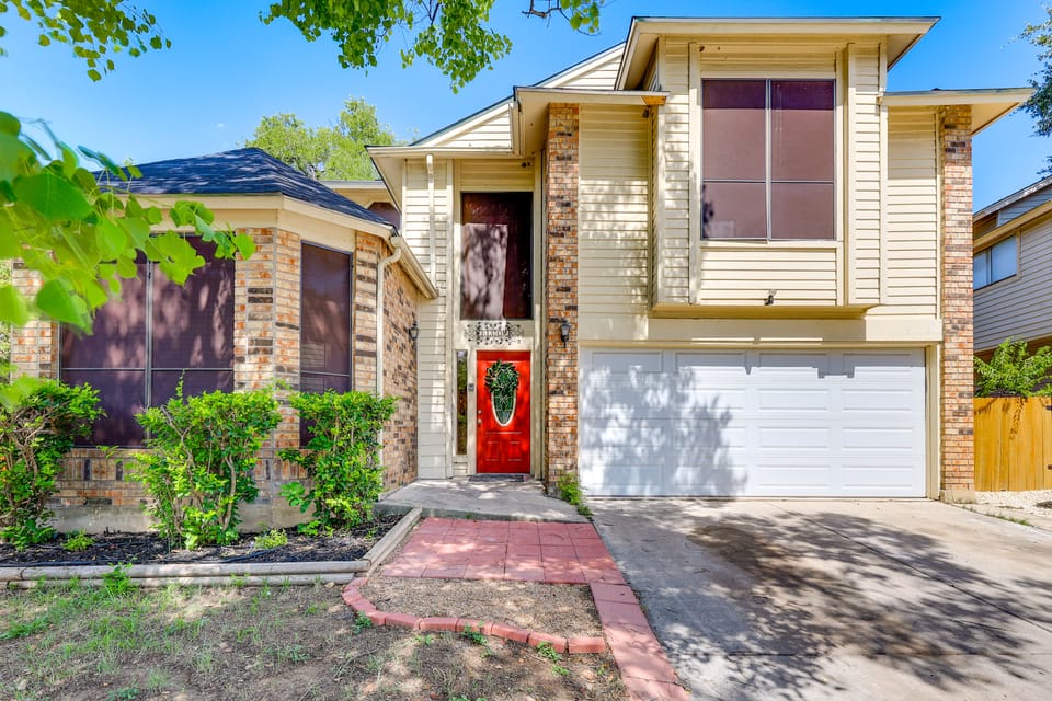 Spacious San Antonio Home: Google Fiber, Game Room House in San Antonio