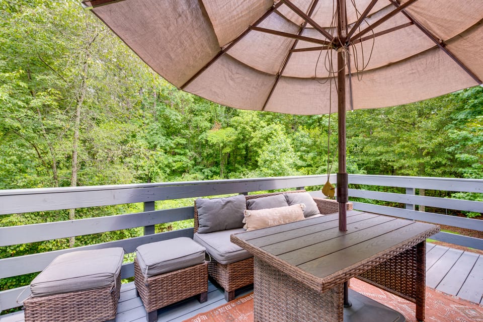 Game Room & Peaceful Deck: Dacula Family Home House in Georgia