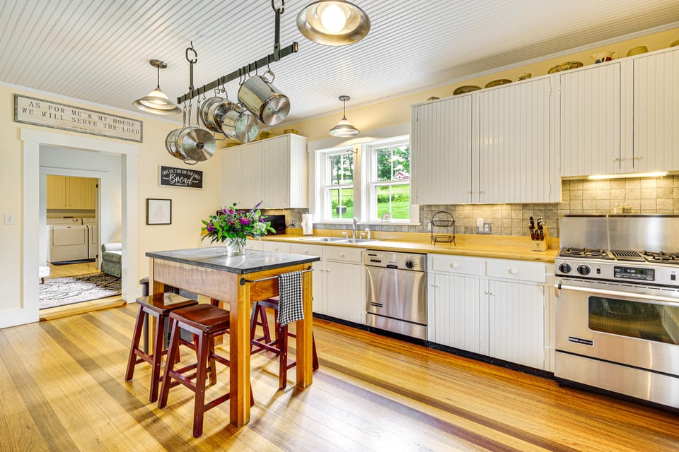 Idyllic Vermont Farmhouse: Mtn Views on 200 Acres! House in Vermont