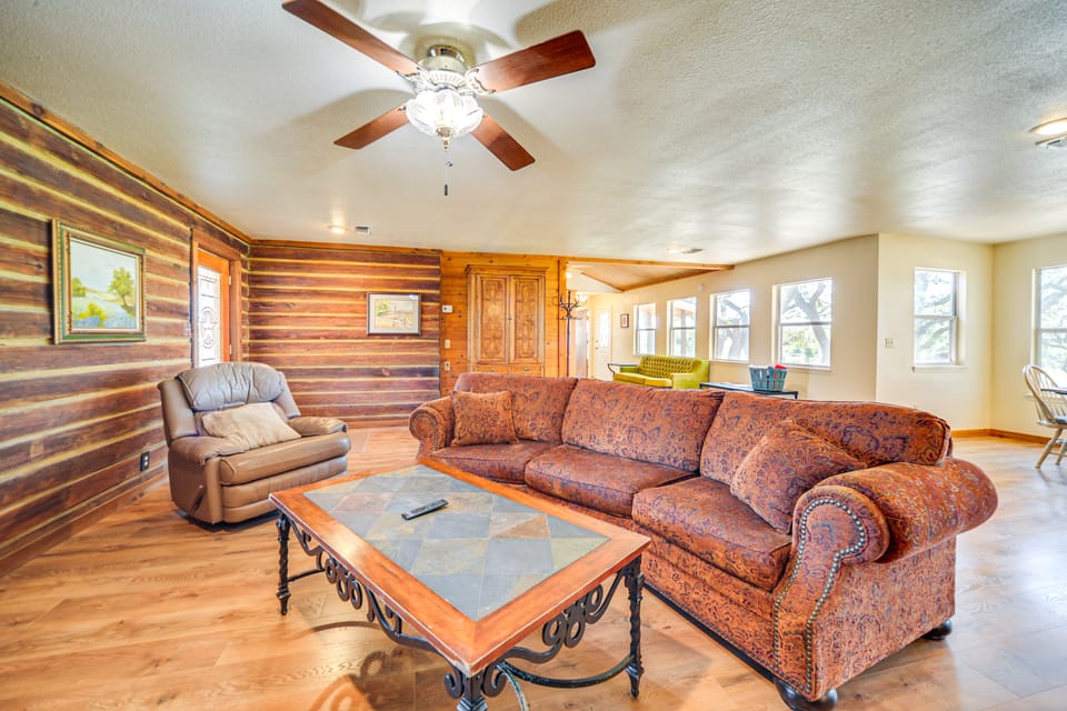 Riverfront Brady Retreat on 25 Acres! House in Rio Grande