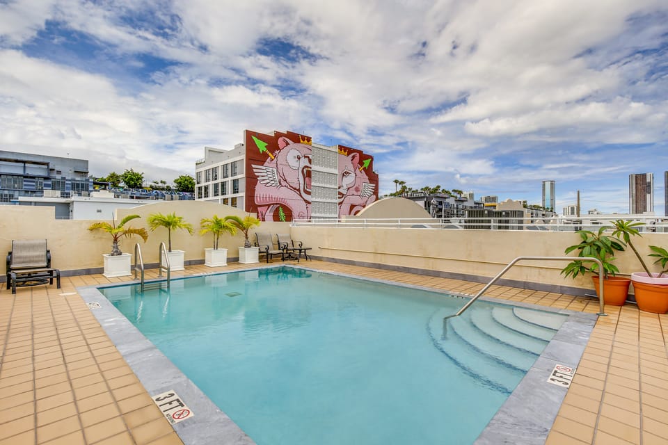 Wynwood Condo, Walk to Restaurants & Nightclubs! Apartment in Miami